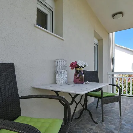 Amazing In Okrug Gornji With Wifi Apartamento *