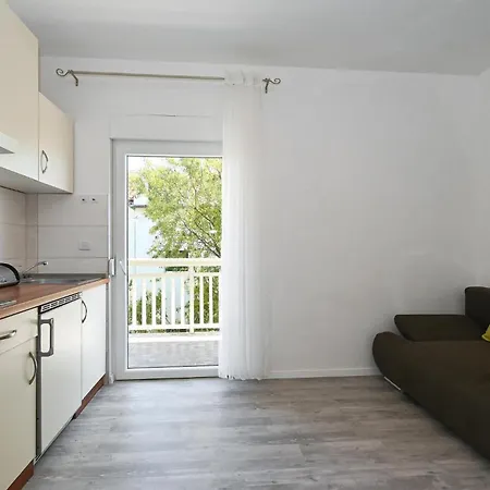 Amazing In Okrug Gornji With Wifi Daire