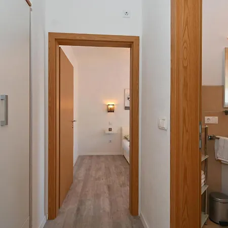 Apartamento Amazing In Okrug Gornji With Wifi