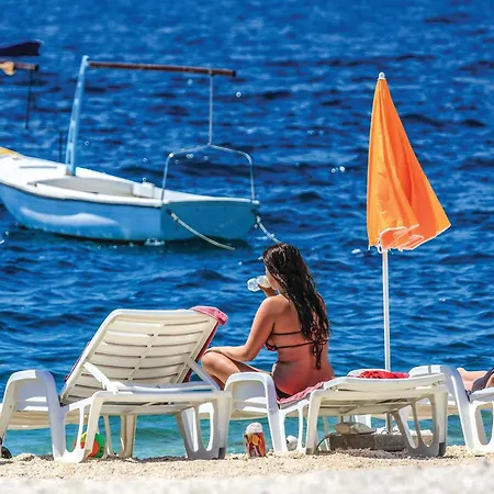 Amazing In Okrug Gornji With Wifi Apartamento Trogir